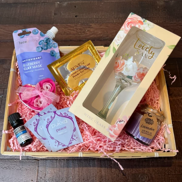 LOVELY NAN HAMPER GW